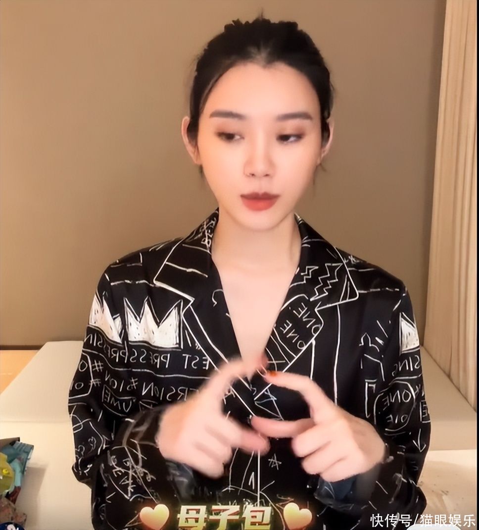 吴梦瑶穿千元睡衣炫品！给女儿买万元包包，一口气买五个