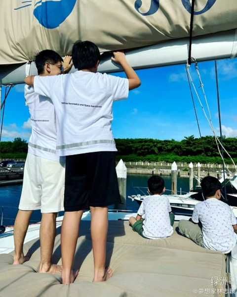 Kimi都长这么大啦！林志颖一家出海游玩，12岁Kimi已经比爸爸高了