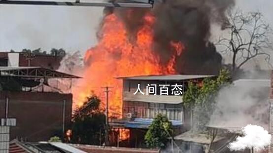 四川突发大火 多个居民楼被点燃 四川突发大火 多个居民楼被点燃了