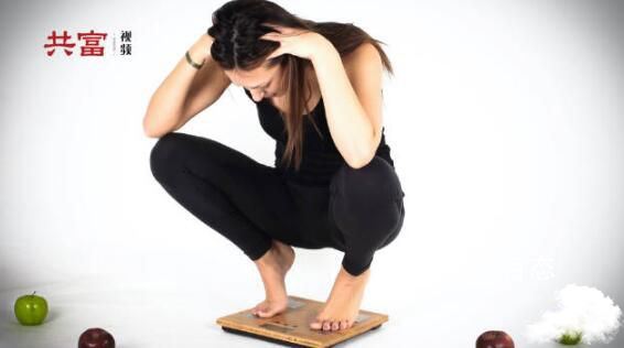 女生只吃蔬菜减肥患上少见病 年轻人的健康焦虑从何而来