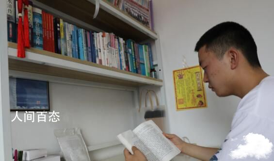 男孩高考550分:母亲打3份工