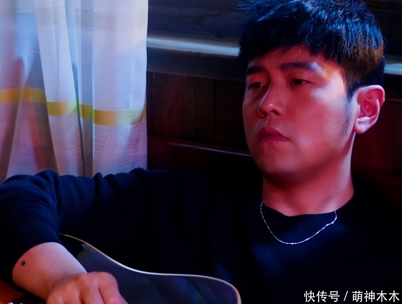 周杰伦新专二次收费引争议，国内必须购买专辑，海外会员免费听