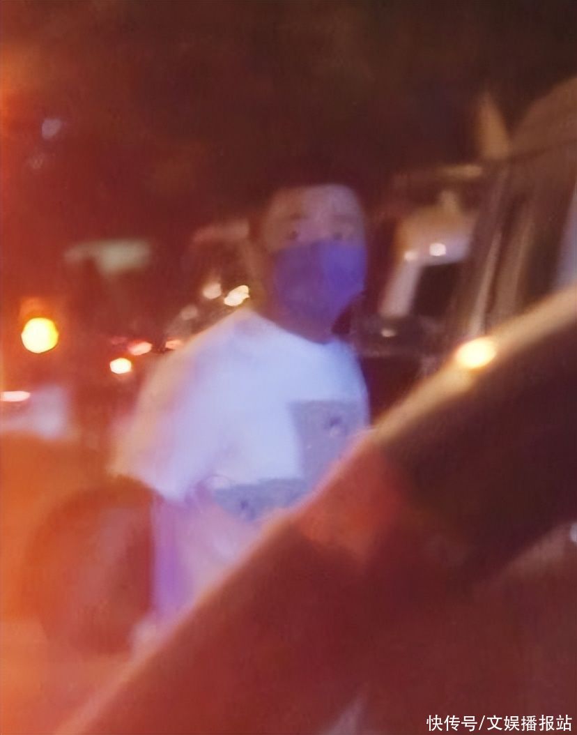 40岁王宝强深夜聚餐！打扮低调身材发福，和白富美女友已谈婚论嫁