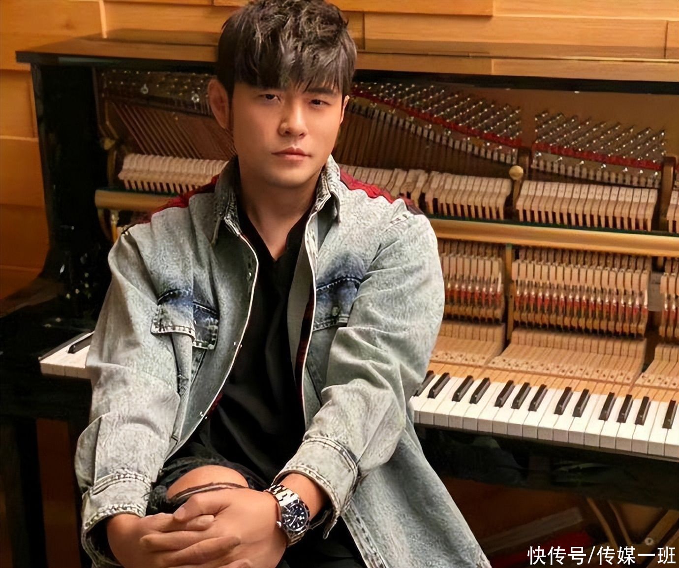 周杰伦新歌隐藏彩蛋，儿子meo录制开头独白，声音糯糯臭屁又可爱