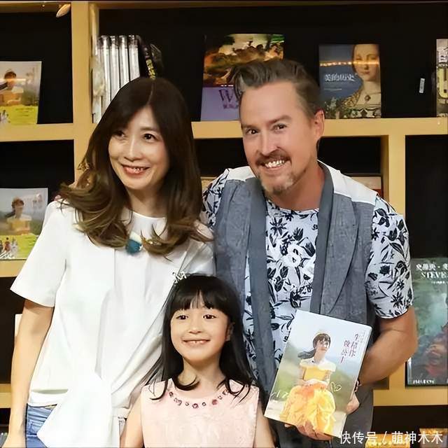 夏立克黄嘉千离婚，双方好友陷入骂战，男星怒斥：当事人去哪了？