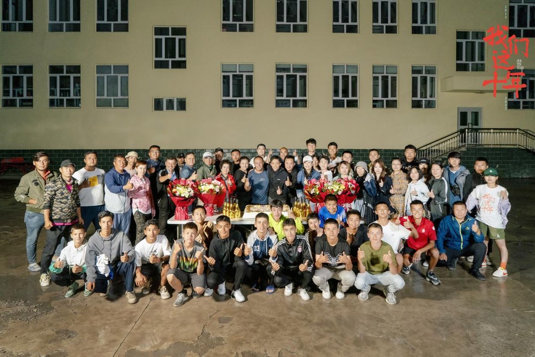 聚焦足球少年 白宇帆主演电视剧《我们这十年之热爱》杀青