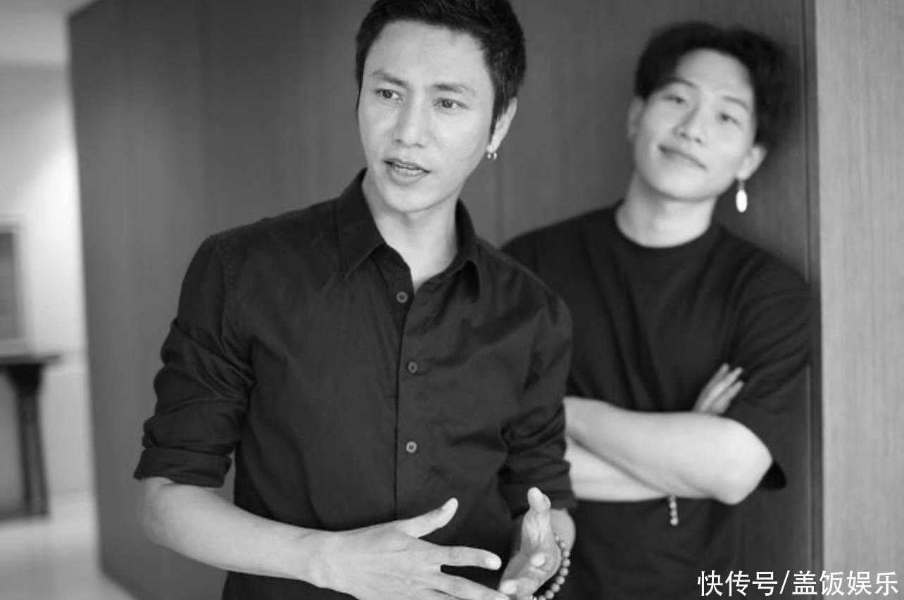 陈坤儿子晒加拿大生活，吃海鲜大餐和长辈合影，打扮帅气愈发像爸