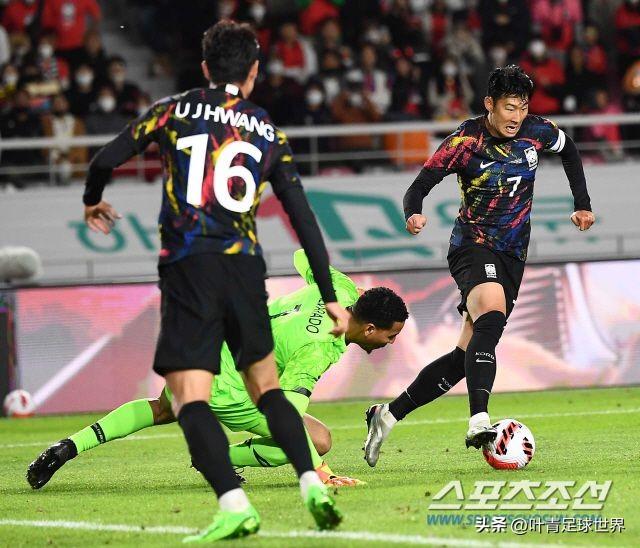 86分钟绝平，2-2！韩国压着世界第34打，孙兴慜轰世界波