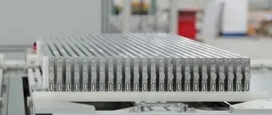 马斯克还是王传福？ 到底谁拯救了磷酸铁锂