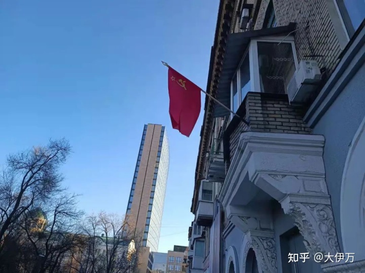 段子要成真？俄罗斯议员提议“恢复苏联国旗”，昔日红色巨熊回来了？