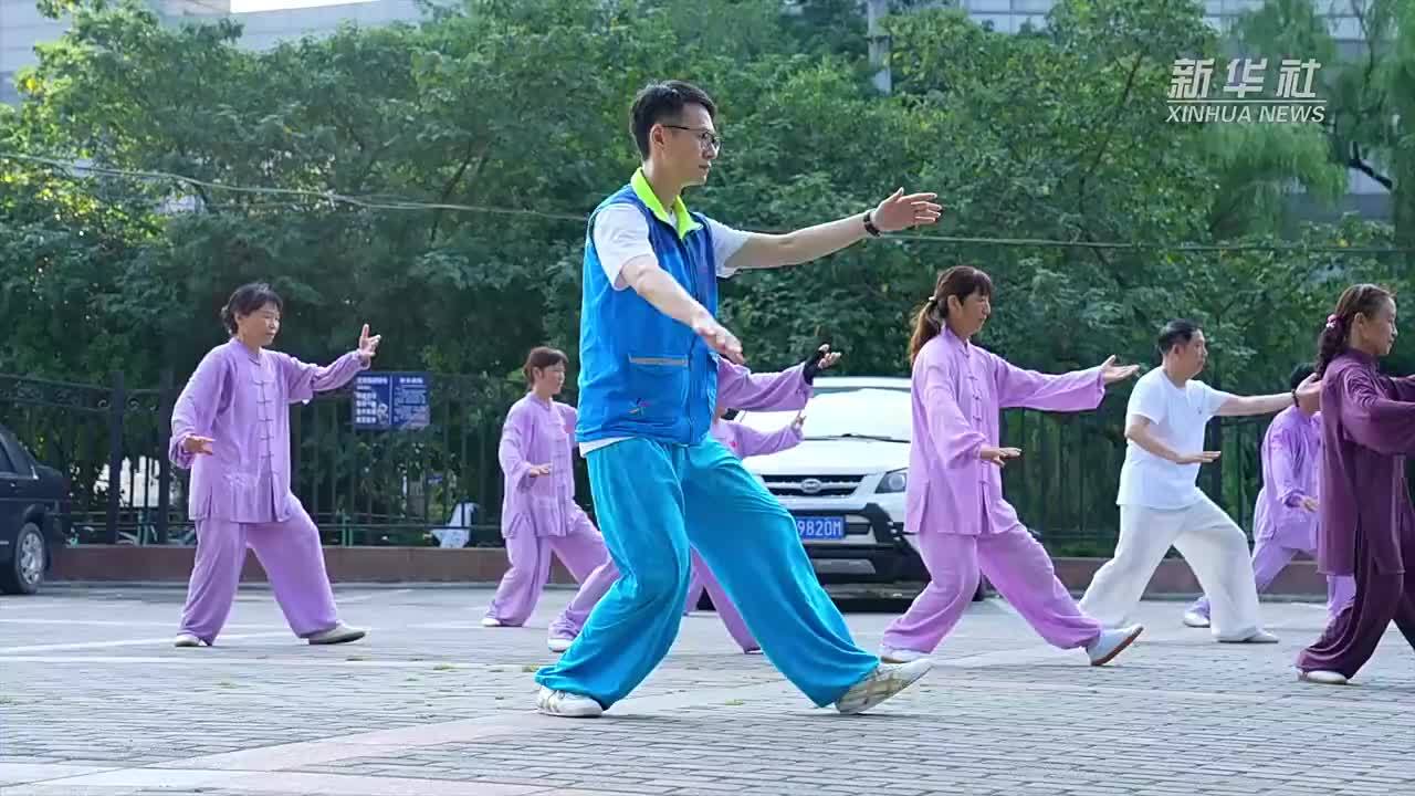 新华全媒+|江苏：老百姓身边有了“社会体育指导员”