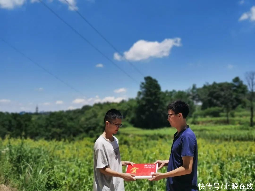 大山里的16岁少年，收到北大录取通知书