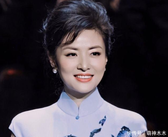 百花奖开幕仪式举行！54岁周涛现身气质好，68岁成龙显沧桑