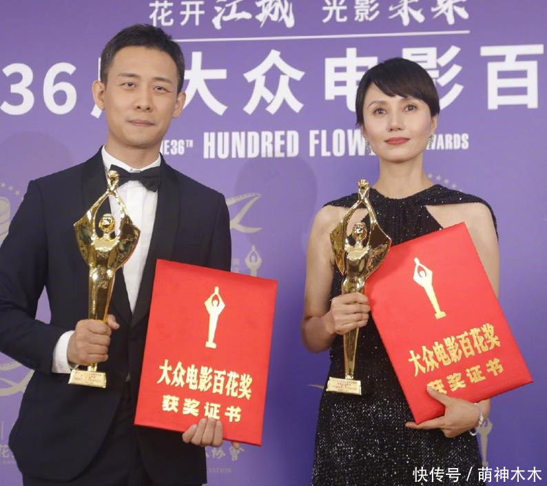 百花奖现场明星反应太真实：吴京脸红张译咬牙，贾玲领奖全场哽咽