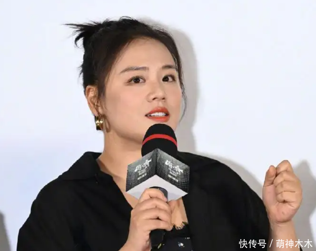 马思纯乱扔垃圾违规驾驶被罚，本人发声致歉：将进行深刻反思