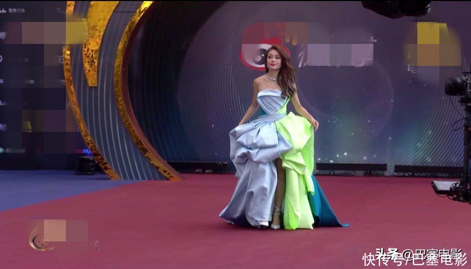 微博之夜红毯：刘亦菲靠脸撑，王一博帅回来，姚晨：我土但我自信