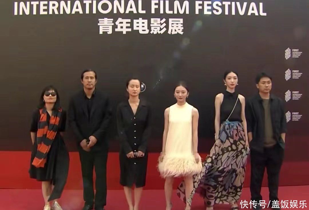 电影展红毯争艳：章子怡千万钻戒、马丽显老态，海清深v肚腩吸睛