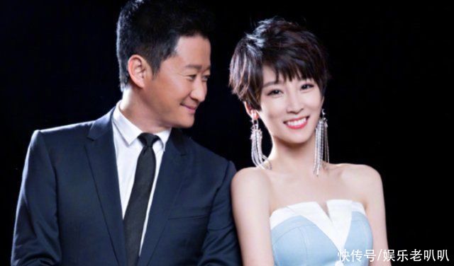真男人!吴京被美女挽手，两次礼貌性躲开，活动现场向导演要片酬